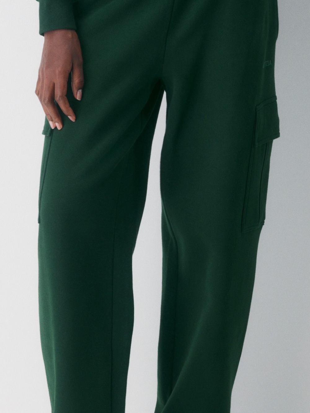 Aritzia Cozy Sweatfleece Mega Cargo Sweatpants size medium